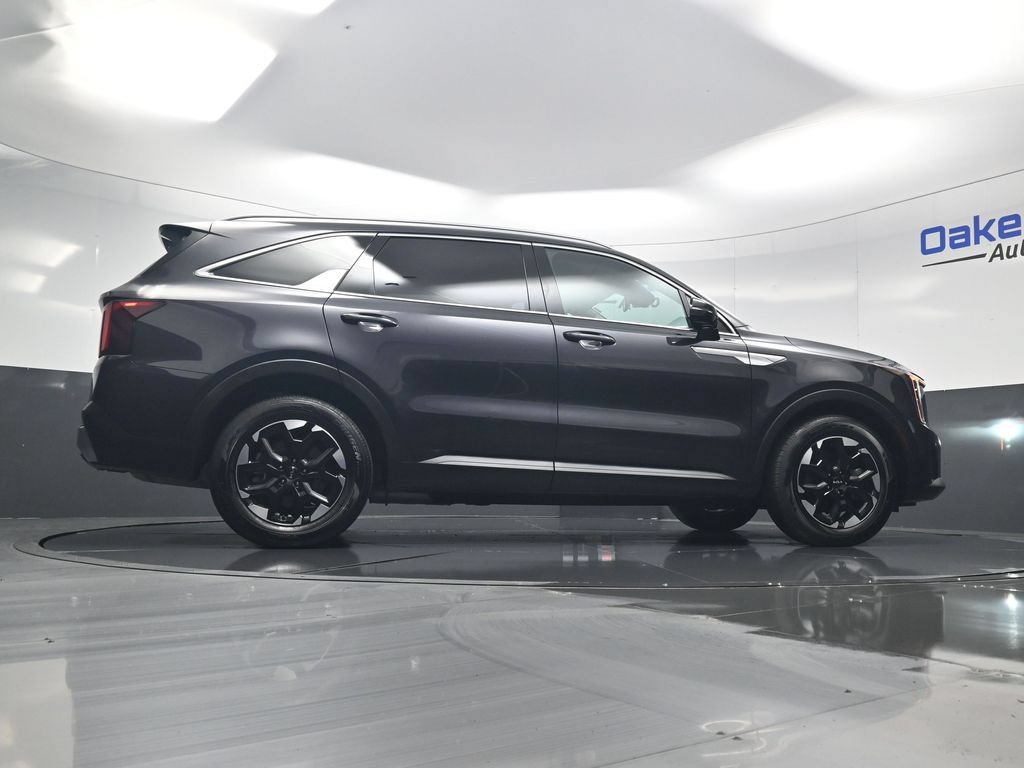 Certified 2025 Kia Sorento S w/ Panoramic Sunroof Package FWD image 48