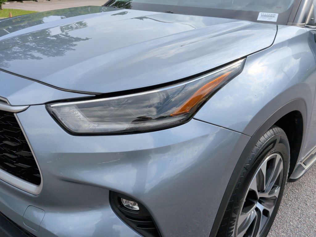 Used 2021 Toyota Highlander XLE FWD image 6