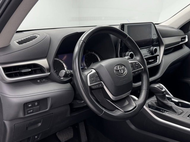Used 2023 Toyota Highlander LE image 16