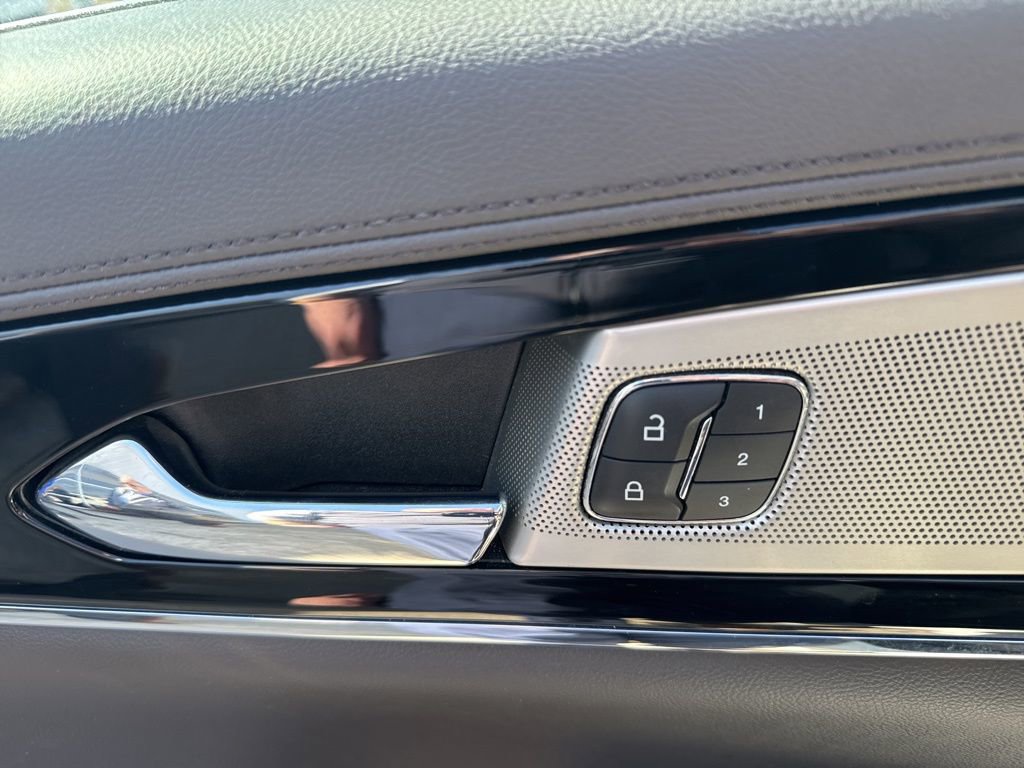 Used 2022 Lincoln Nautilus Reserve w/ Equipment Group 202A image 9