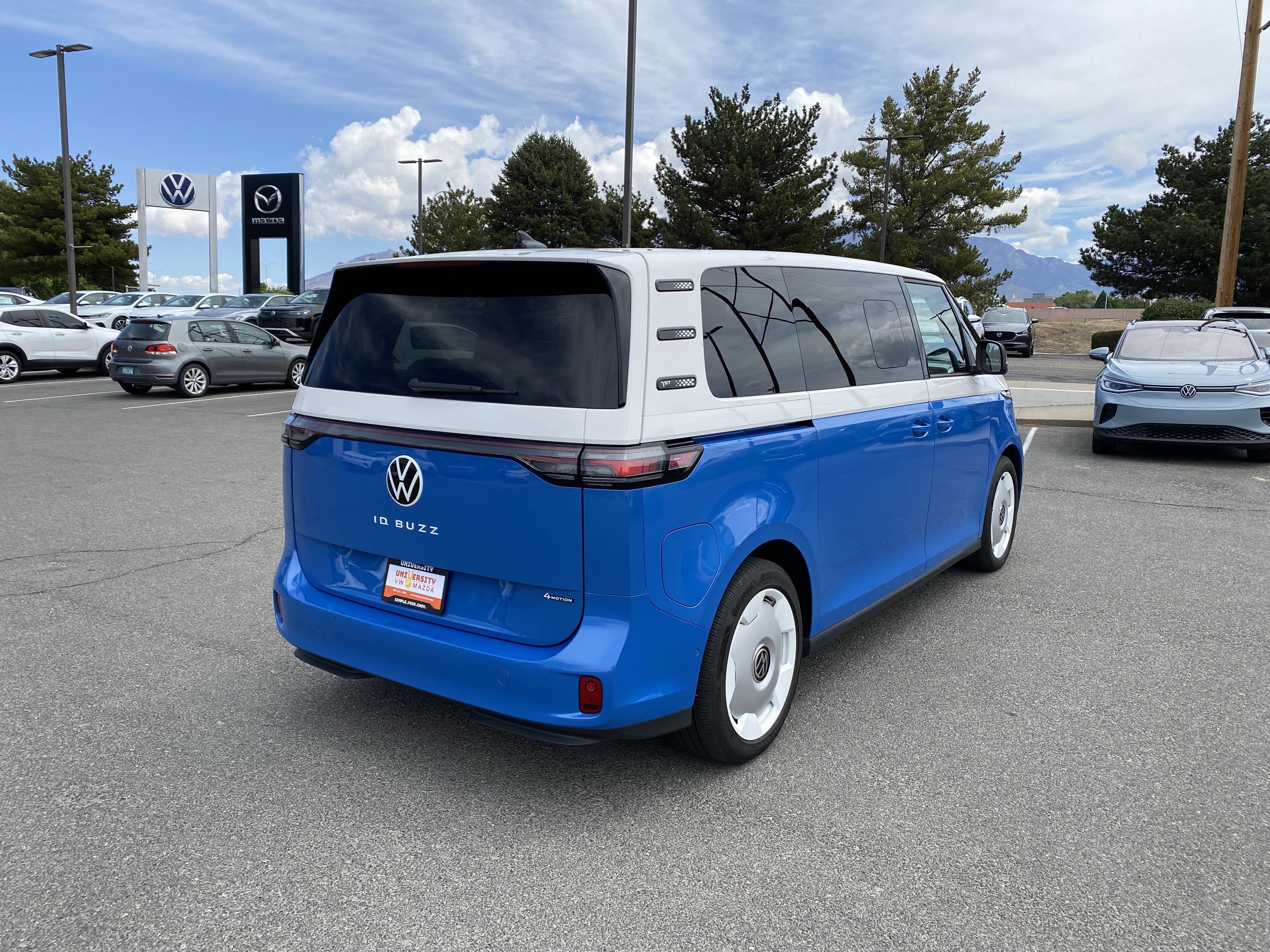 Used 2025 Volkswagen ID. Buzz 1st Edition AWD/4WD image 13