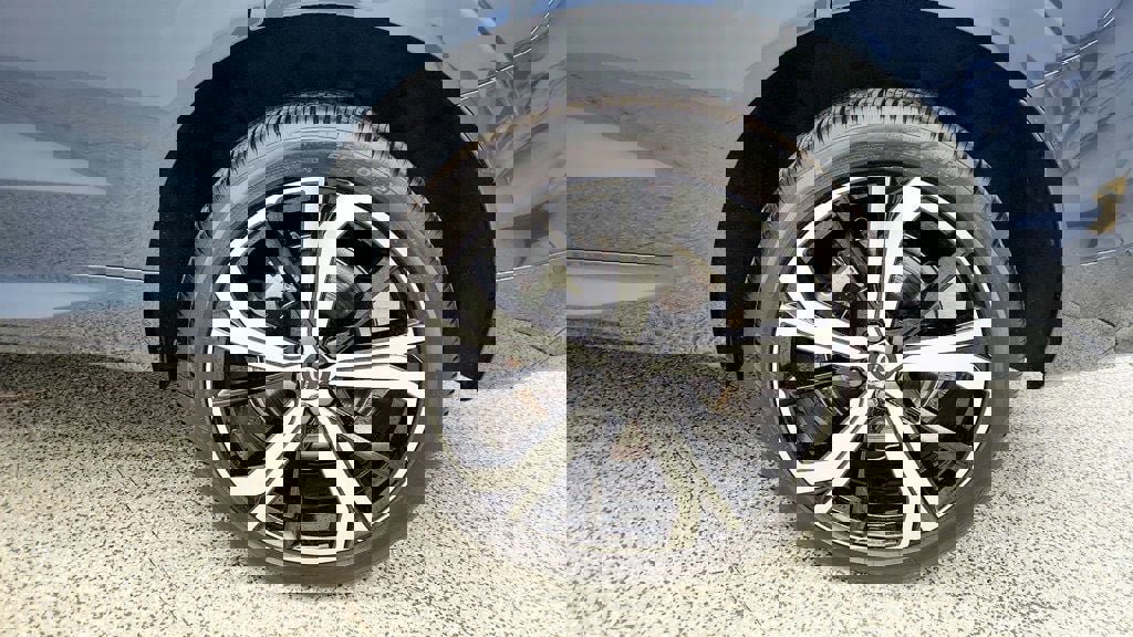 Used 2025 Volvo XC60 B5 Ultra w/ Protection Package Premier AWD/4WD image 9