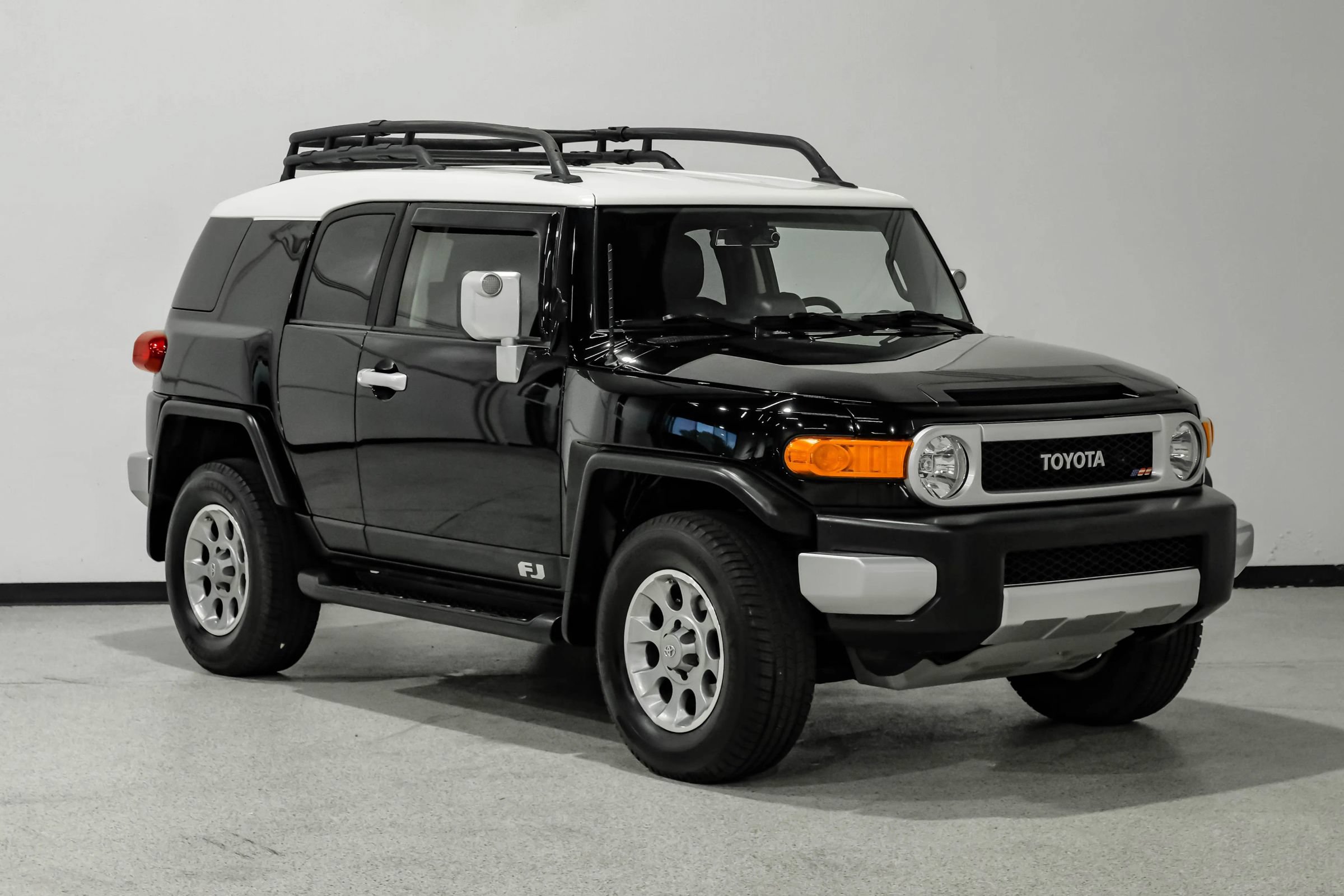 Used 2013 Toyota FJ Cruiser 4WD w/ Upgrade Pkg image 4