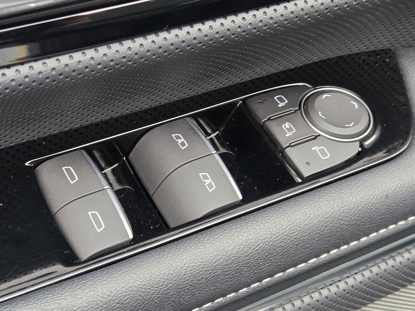 Certified 2024 GMC Sierra EV Denali image 17