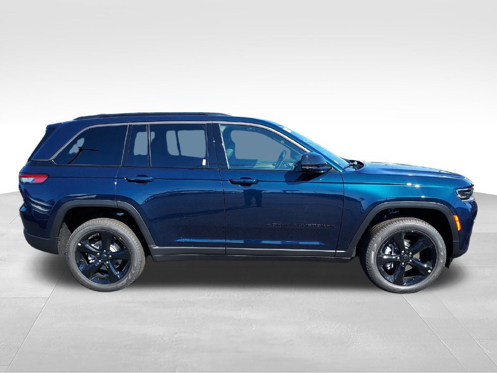 New 2027 Jeep Grand Cherokee Limited w/ Limited Altitude Package AWD/4WD image 6