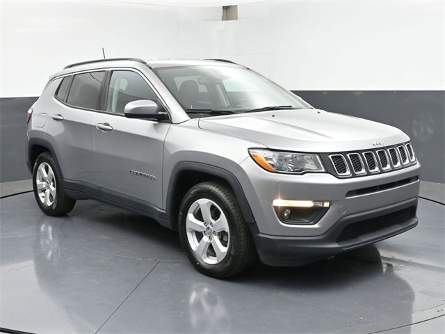 Used 2019 Jeep Compass Latitude image 2