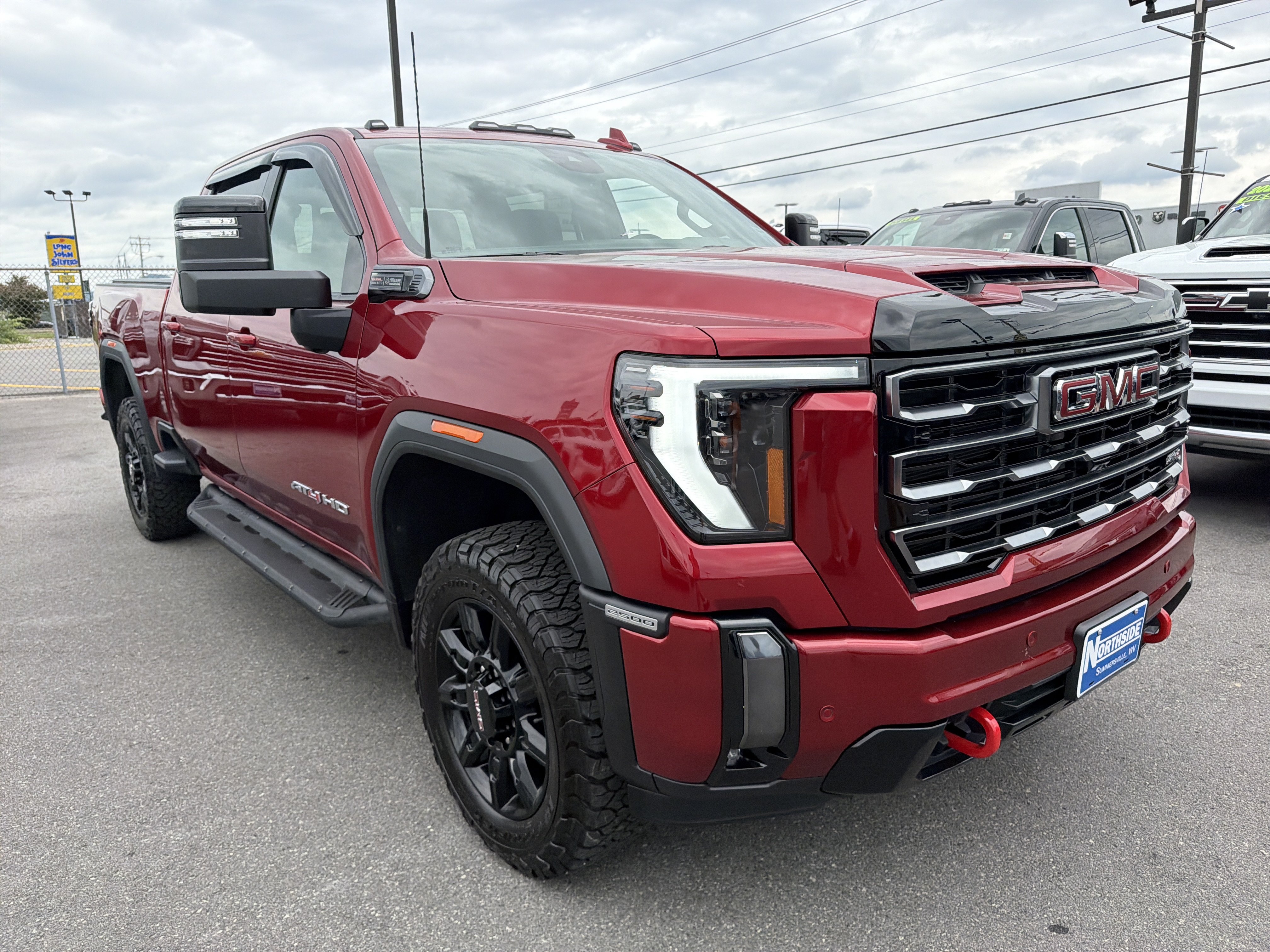 Used 2024 GMC Sierra 2500 AT4 w/ AT4 Preferred Package AWD/4WD image 3