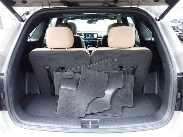 Used 2025 Kia Sorento SX Prestige w/ Olive Brown Leather Package image 6