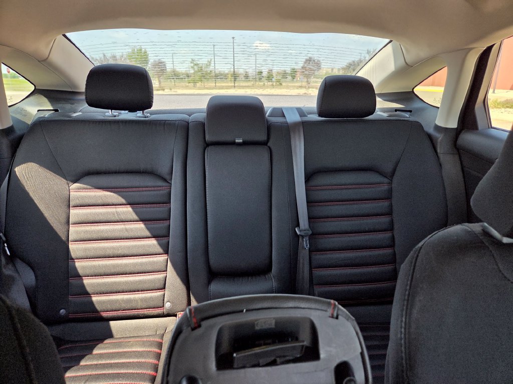 Used 2016 Ford Fusion SE w/ Equipment Group 201A FWD image 31