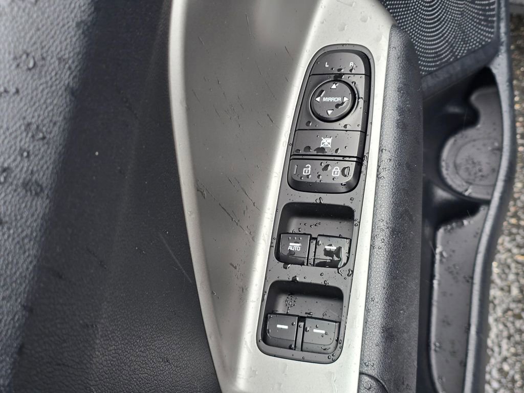 Used 2017 Kia Niro LX image 14