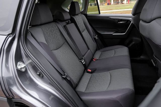 Used 2025 Toyota RAV4 XLE image 37