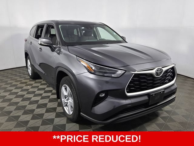 Used 2025 Toyota Highlander LE AWD/4WD image 2