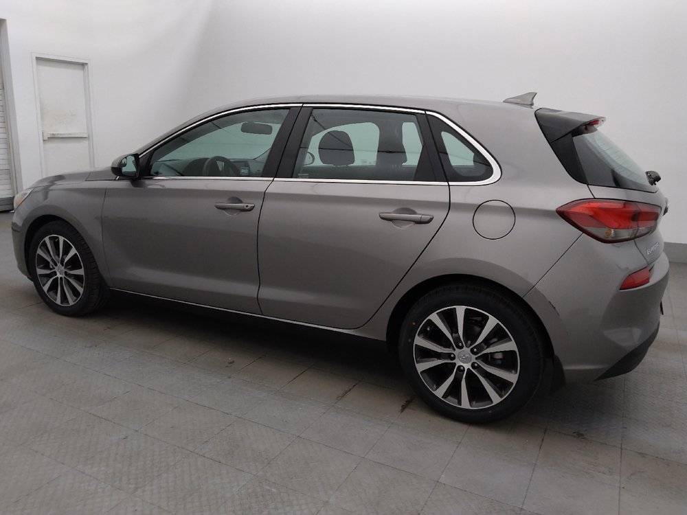 Used 2020 Hyundai Elantra GT FWD image 3