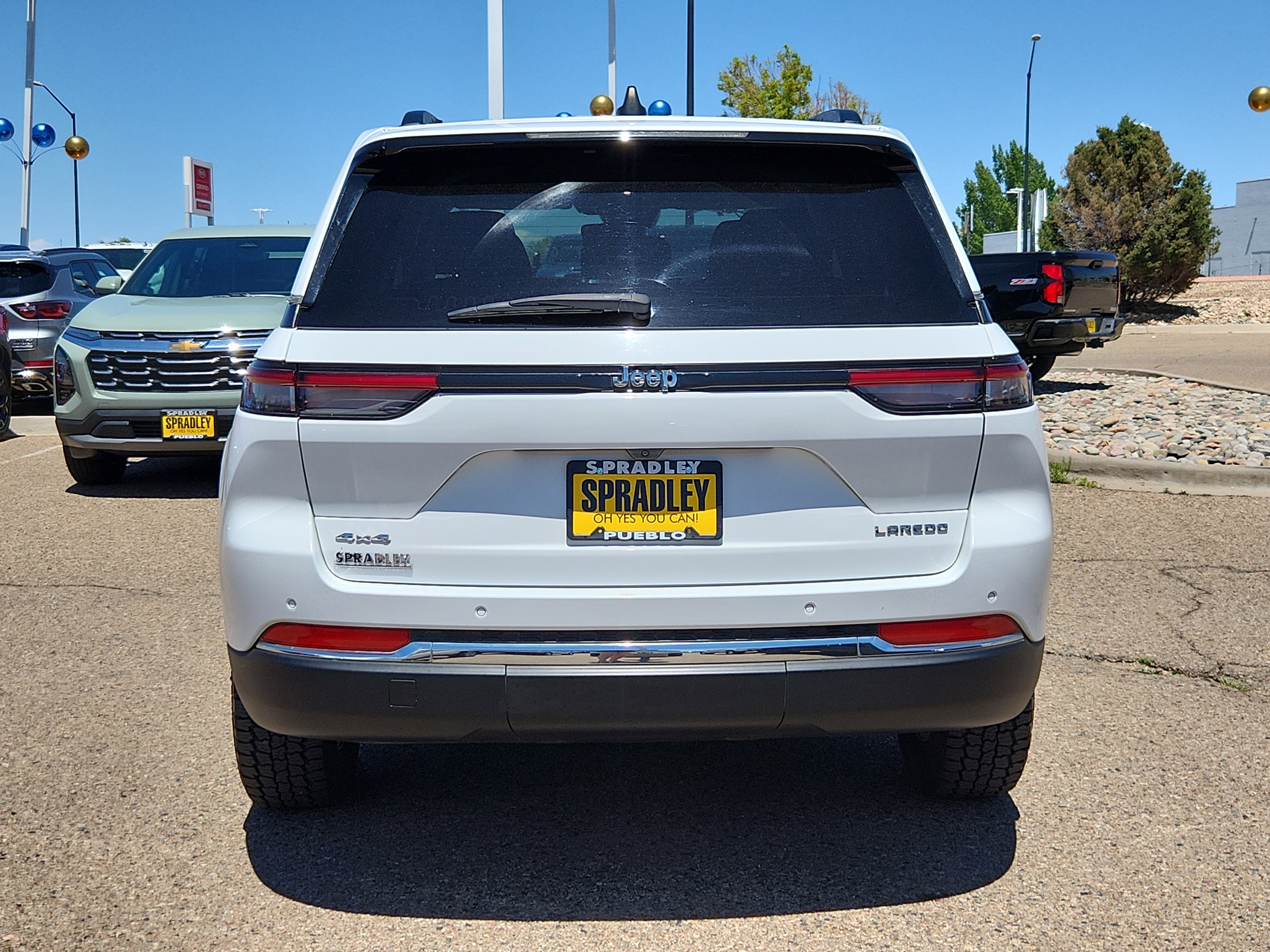 Used 2023 Jeep Grand Cherokee Laredo AWD/4WD image 15