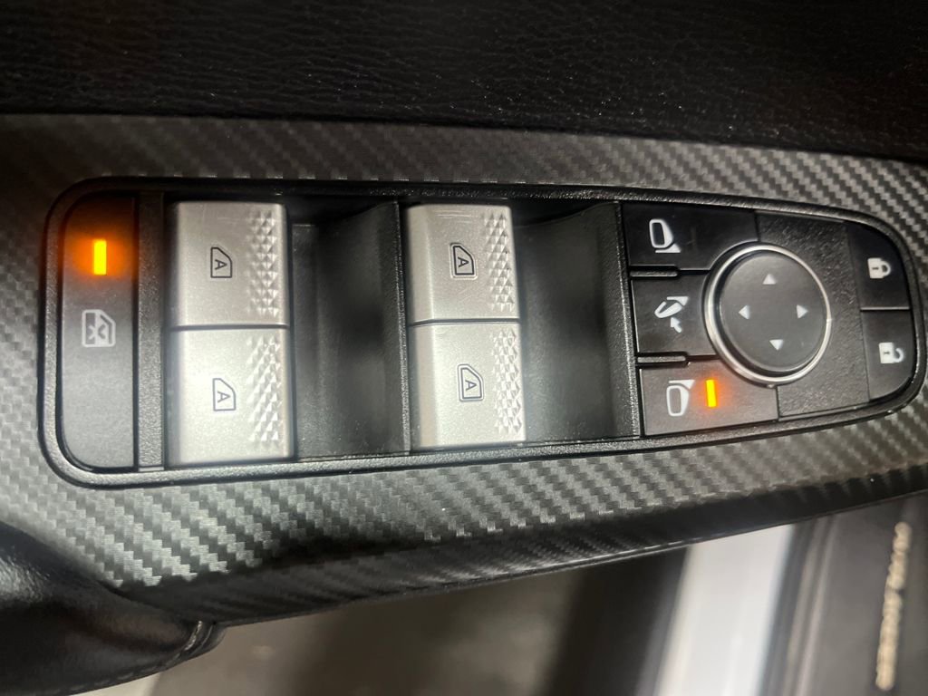 Used 2024 Mitsubishi Outlander SE image 11