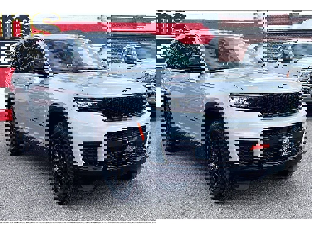 Used 2024 Jeep Grand Cherokee L Laredo image 12