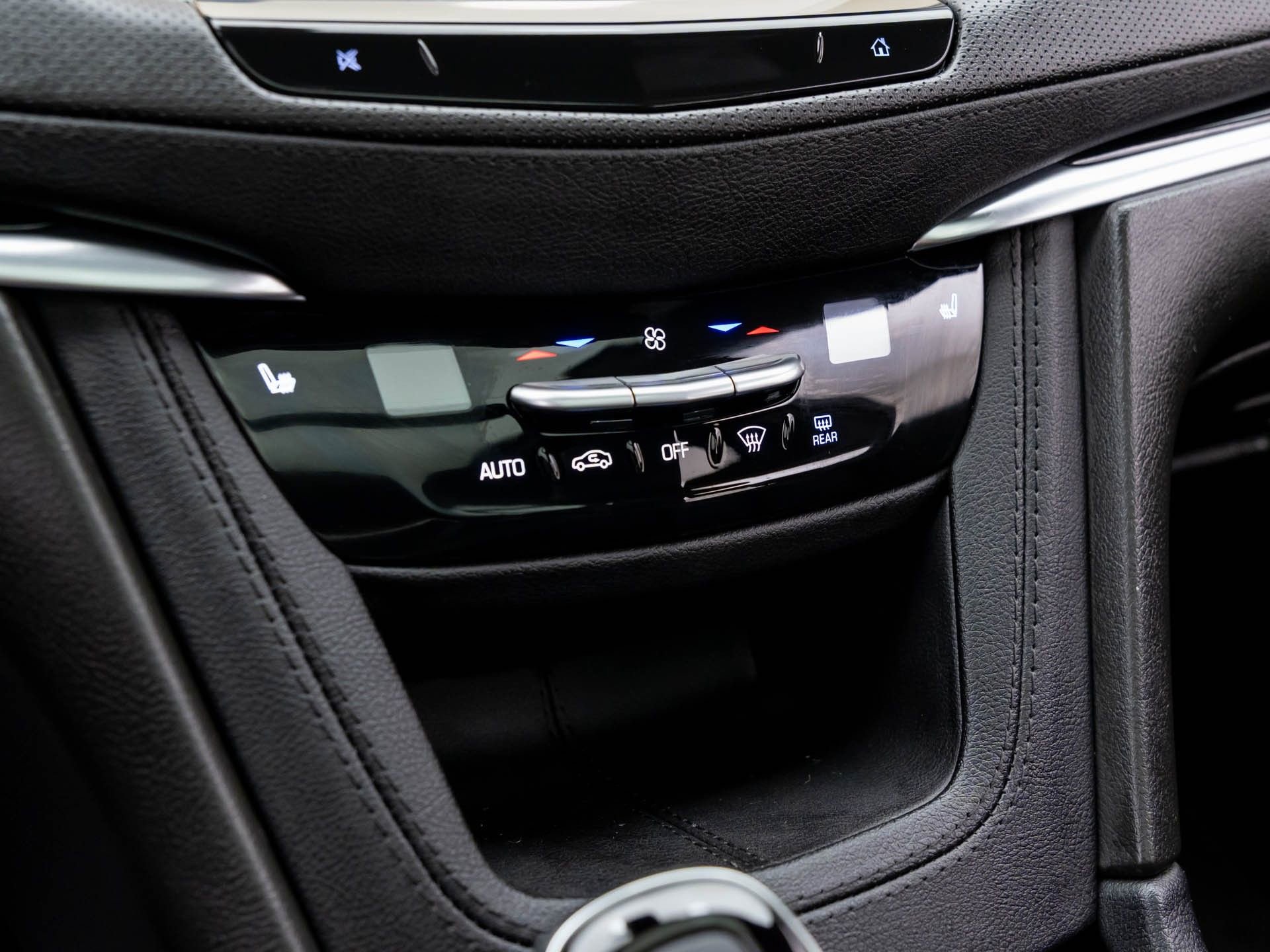 New 2025 Cadillac XT6 Luxury image 22