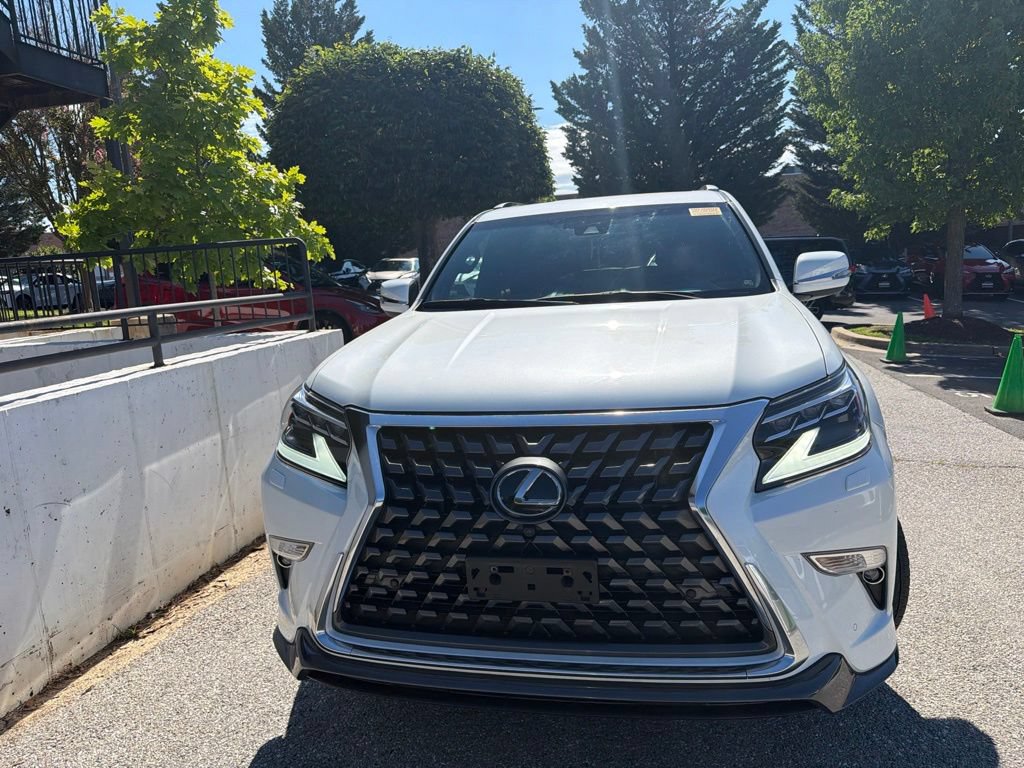 Used 2022 Lexus GX 460 Luxury w/ Sport Design Package AWD/4WD image 2
