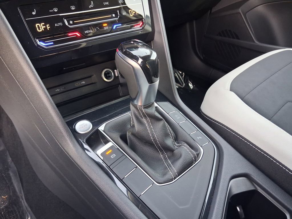 New 2026 Volkswagen Taos SE image 9