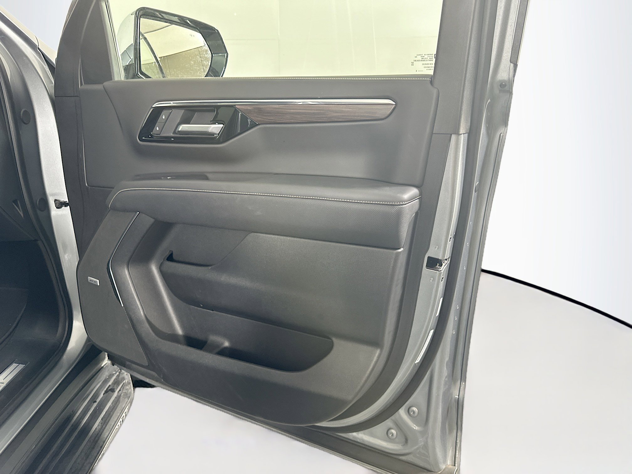 Used 2025 Chevrolet Tahoe Premier image 34