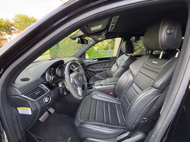Used 2012 Mercedes-Benz ML 63 AMG 4MATIC w/ AMG Performance Pkg image 28