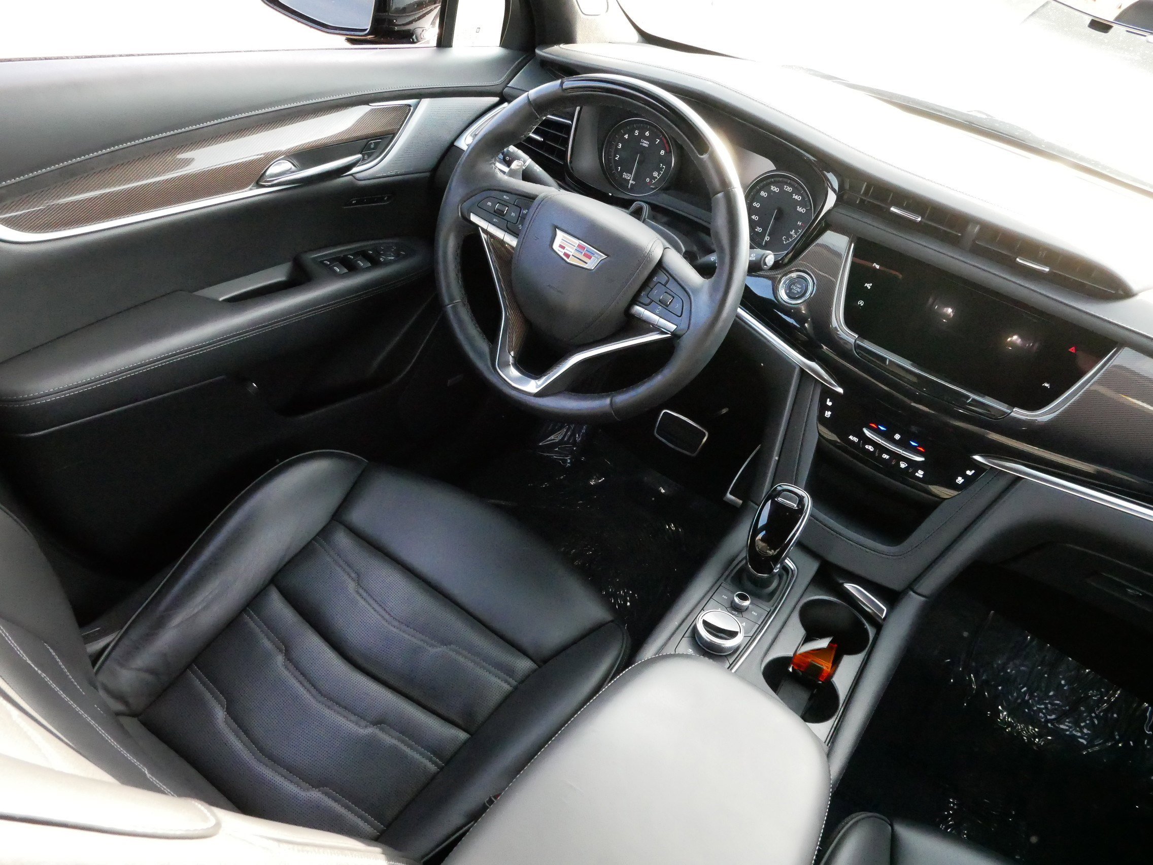 Certified 2024 Cadillac XT6 Sport w/ LPO, Onyx Lite Package image 9