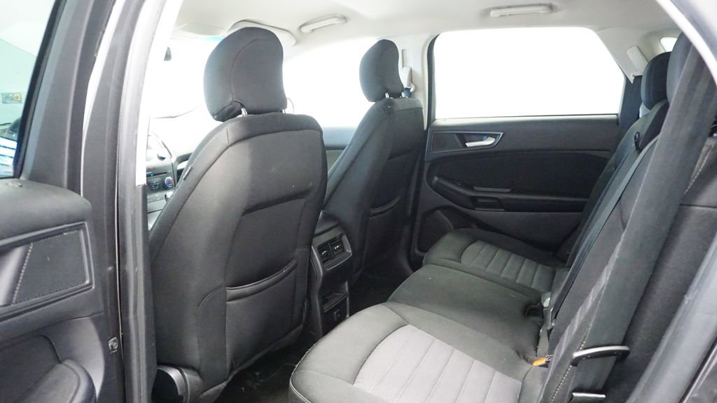 Used 2018 Ford Edge SE image 20