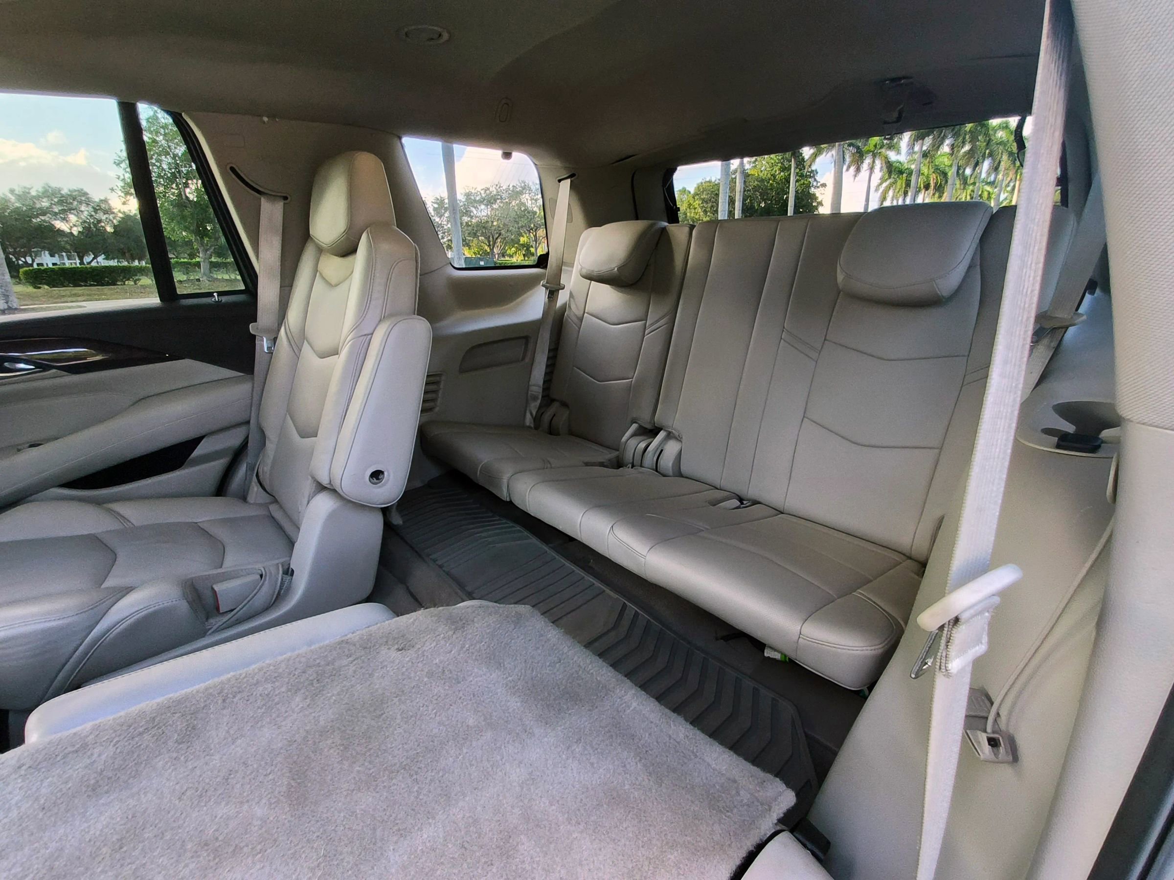 Used 2016 Cadillac Escalade Luxury image 12