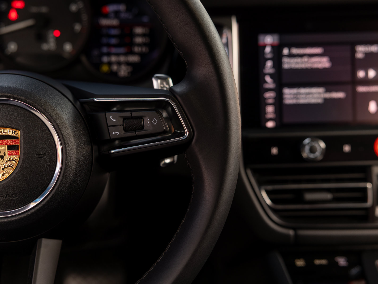Certified 2026 Porsche Macan AWD/4WD image 47