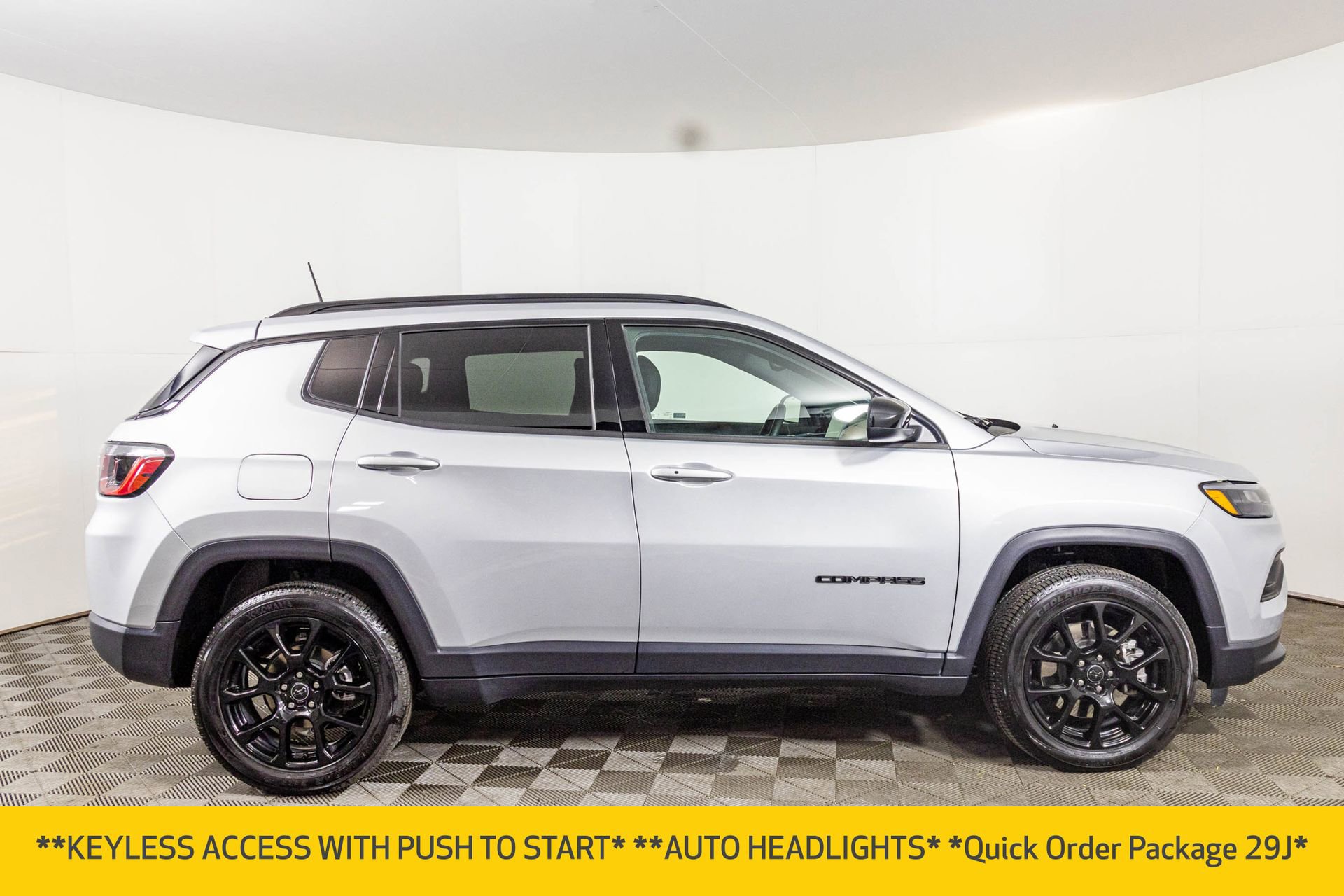 Used 2025 Jeep Compass Latitude w/ Altitude Special Edition image 9