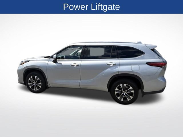 Used 2021 Toyota Highlander XLE AWD/4WD image 6
