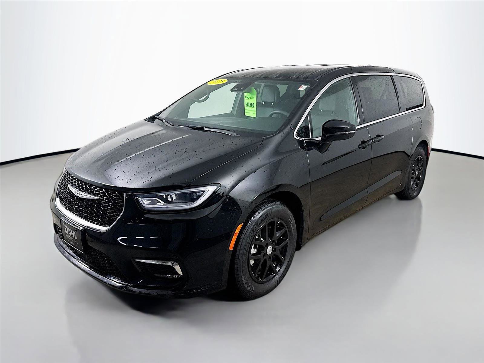 Used 2025 Chrysler Pacifica Select image 4