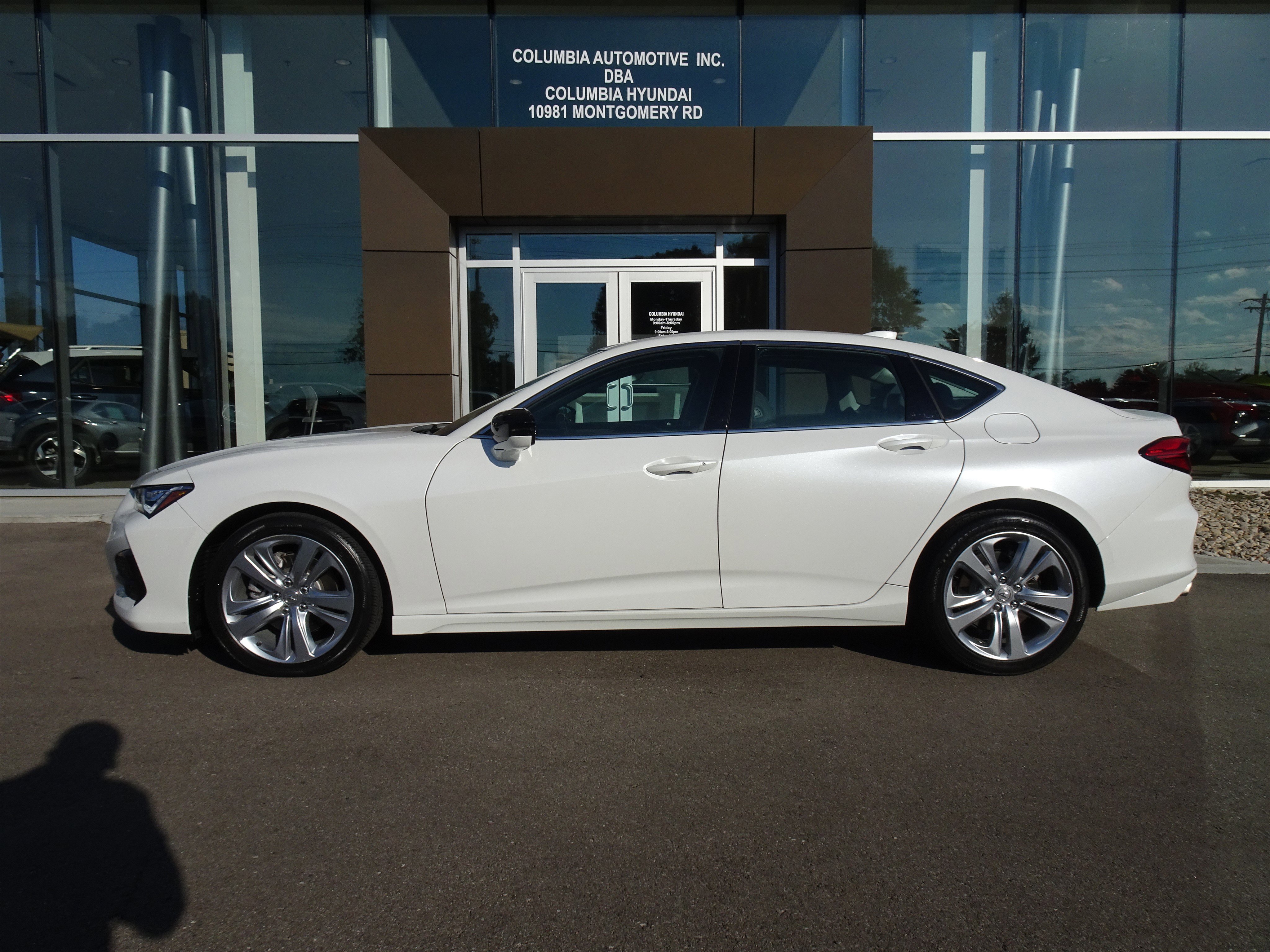 Used 2022 Acura TLX w/ Technology Package image 2