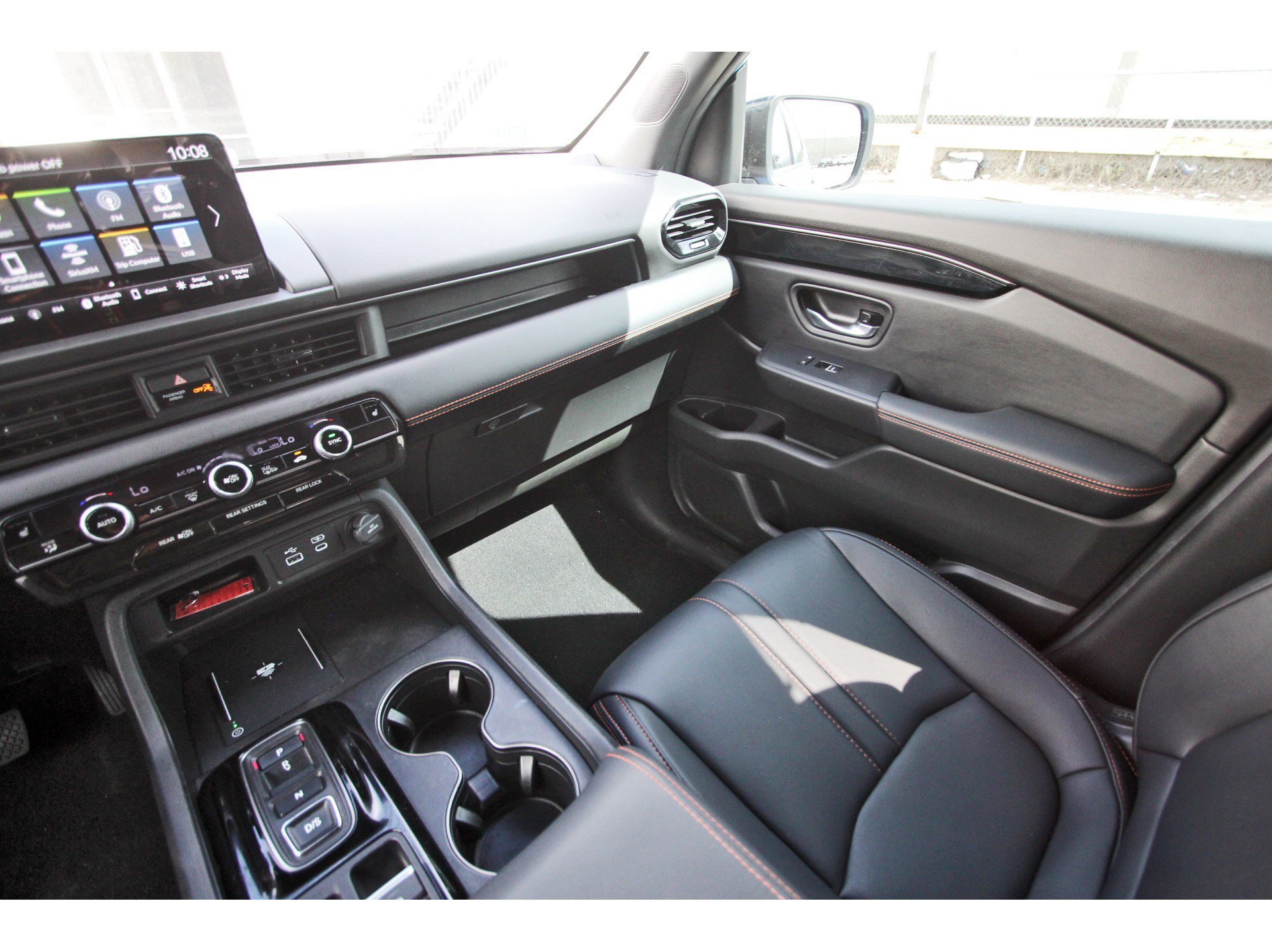 Used 2025 Honda Pilot TrailSport image 12