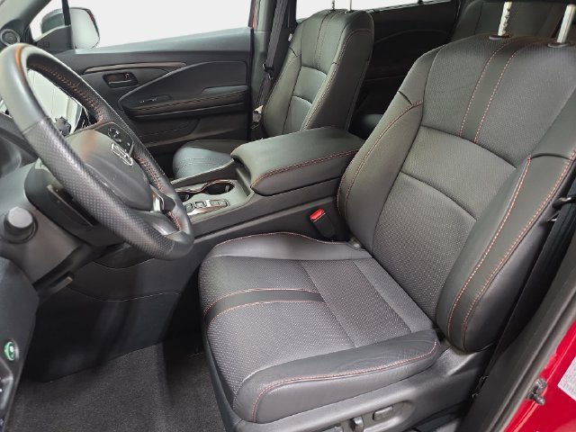 Used 2025 Honda Passport TrailSport image 13
