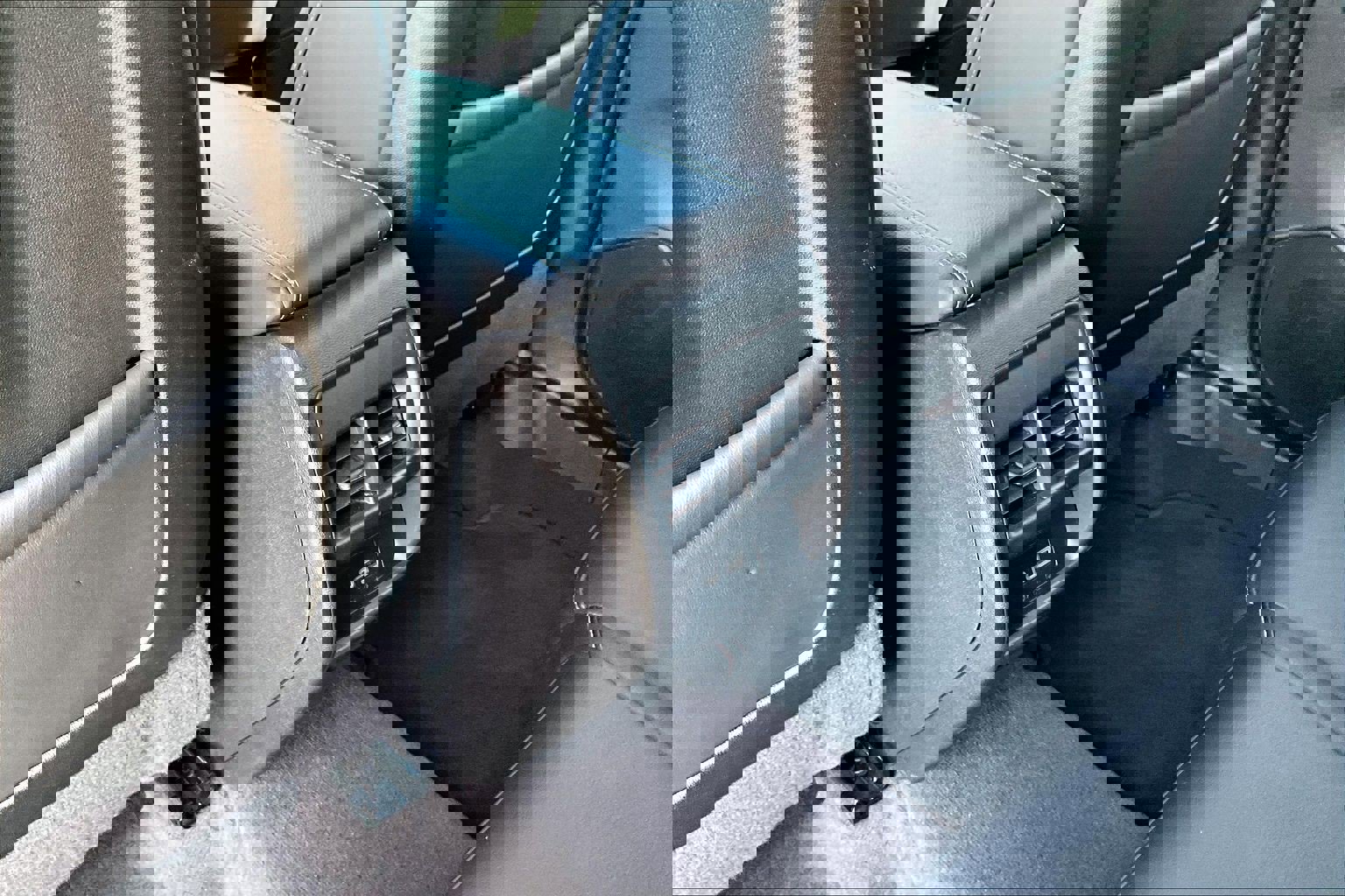 Used 2024 Cadillac XT4 Premium Luxury image 10