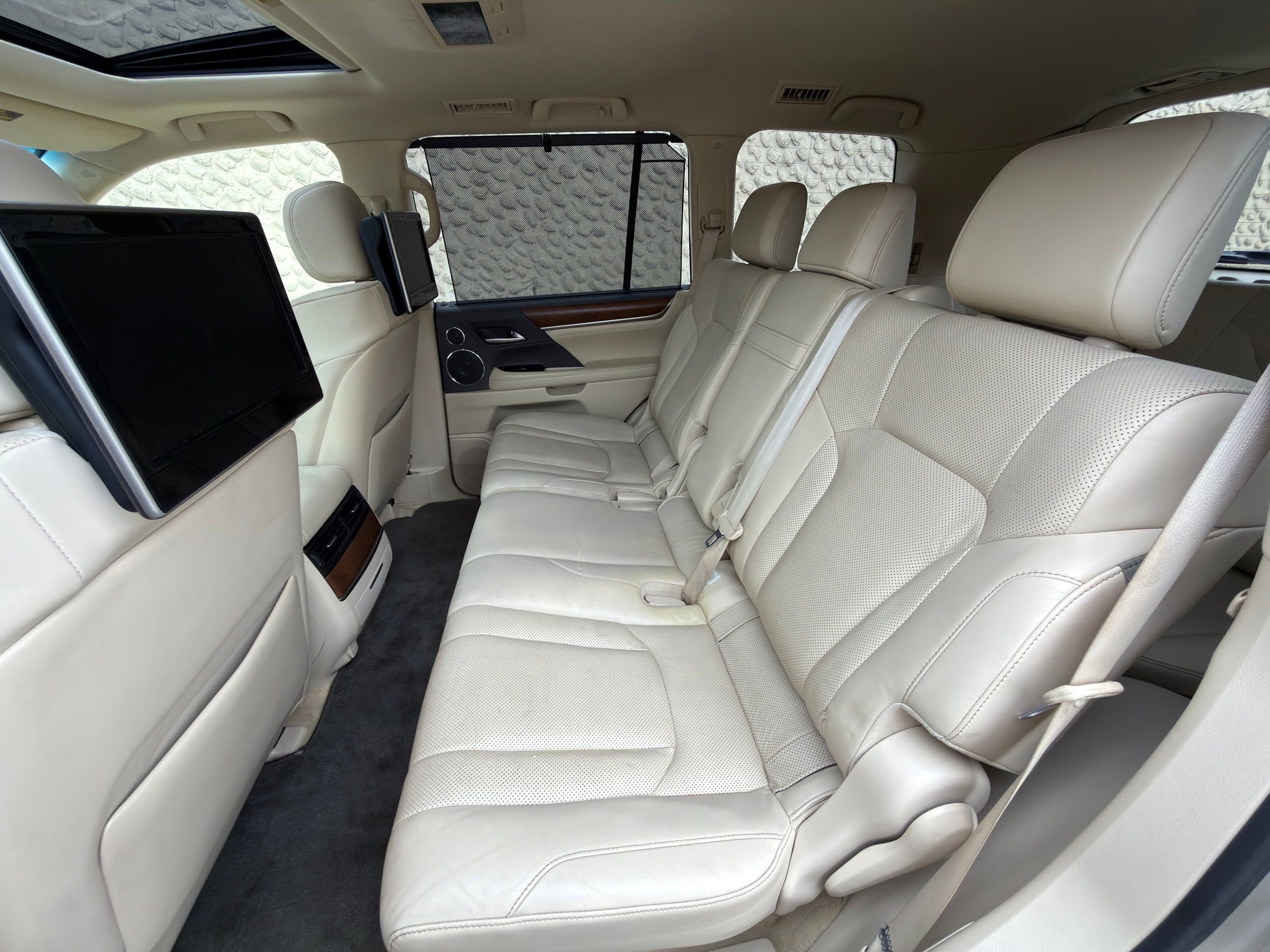 Used 2017 Lexus LX 570 4WD w/ Luxury Package image 25