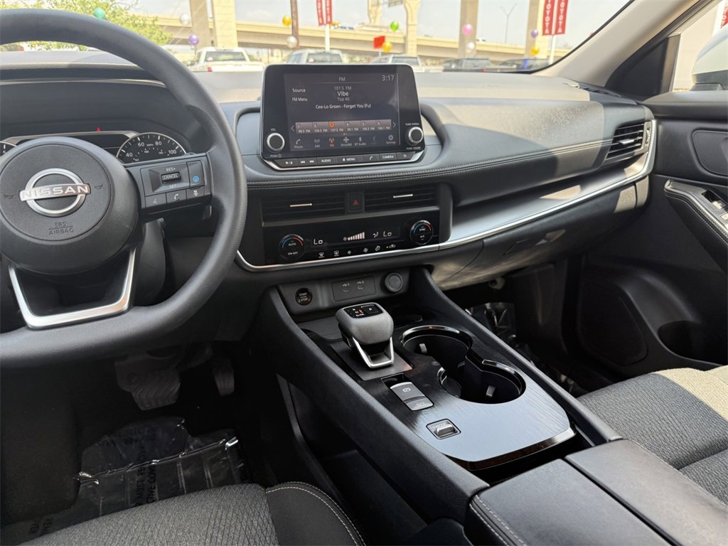 Used 2024 Nissan Rogue SV image 15