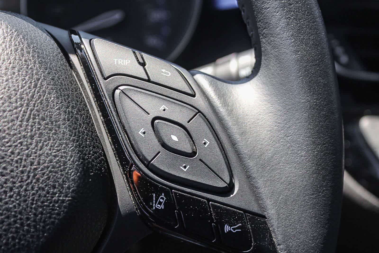 Used 2021 Toyota C-HR XLE FWD image 31