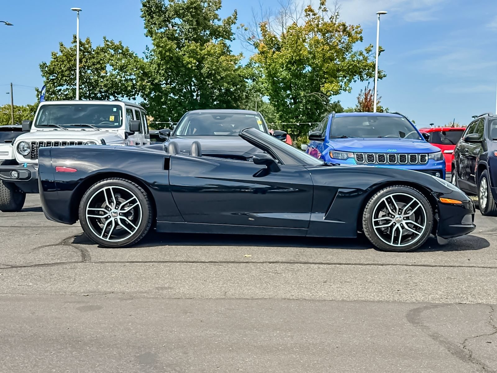 Used 2005 Chevrolet Corvette Convertible w/ Preferred Equipment Group RWD image 2