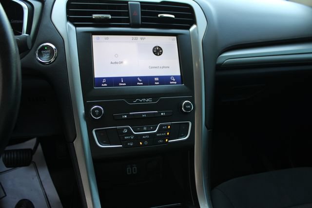Used 2020 Ford Fusion SE FWD image 13
