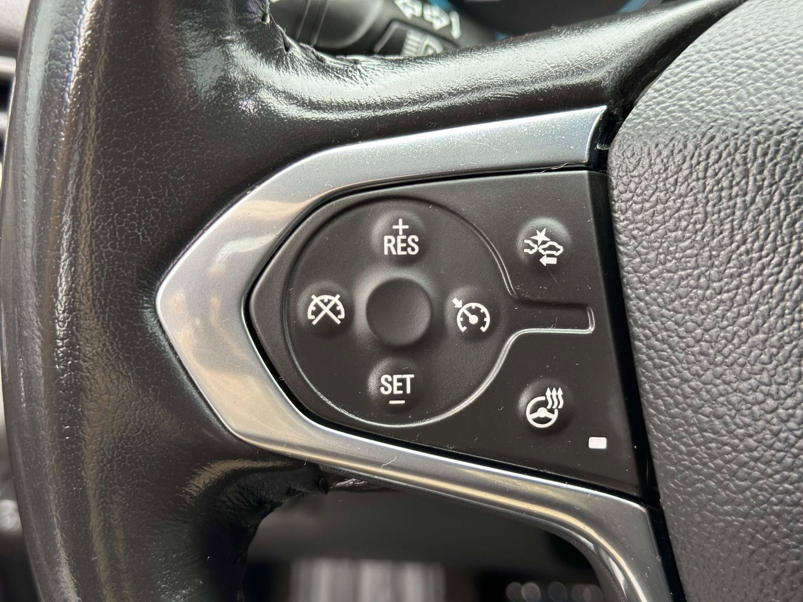 Used 2020 Chevrolet Traverse LT w/ Driver Confidence II Package AWD/4WD image 17