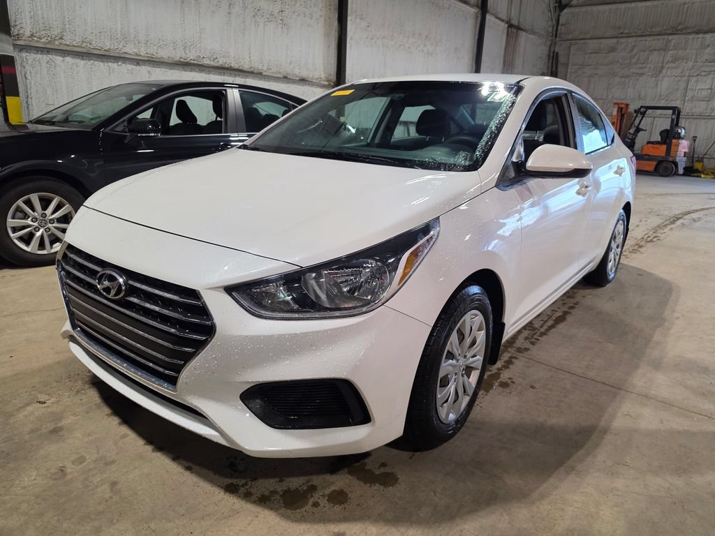Used 2022 Hyundai Accent SE FWD image 1