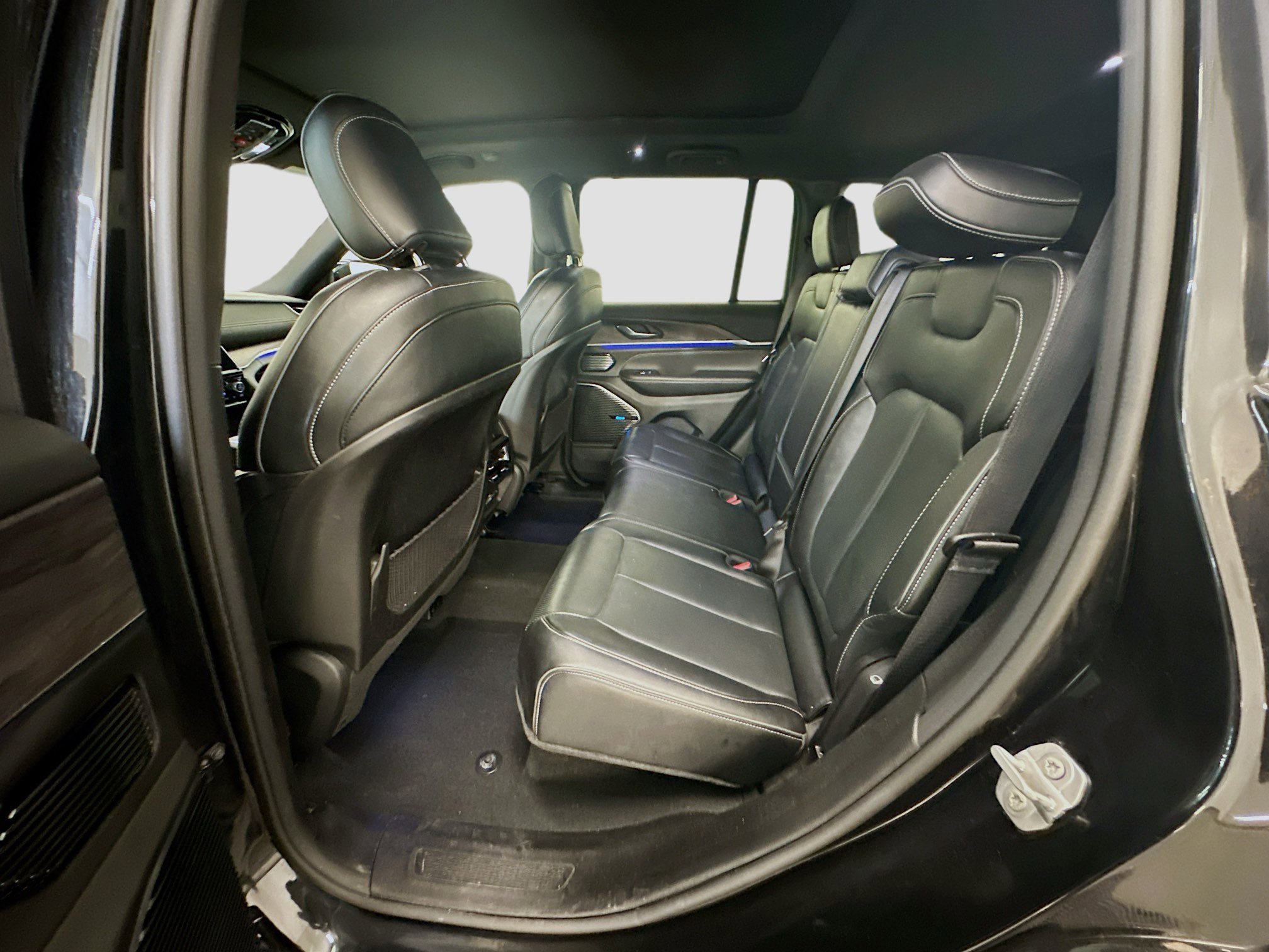 Used 2022 Jeep Grand Cherokee Overland image 28