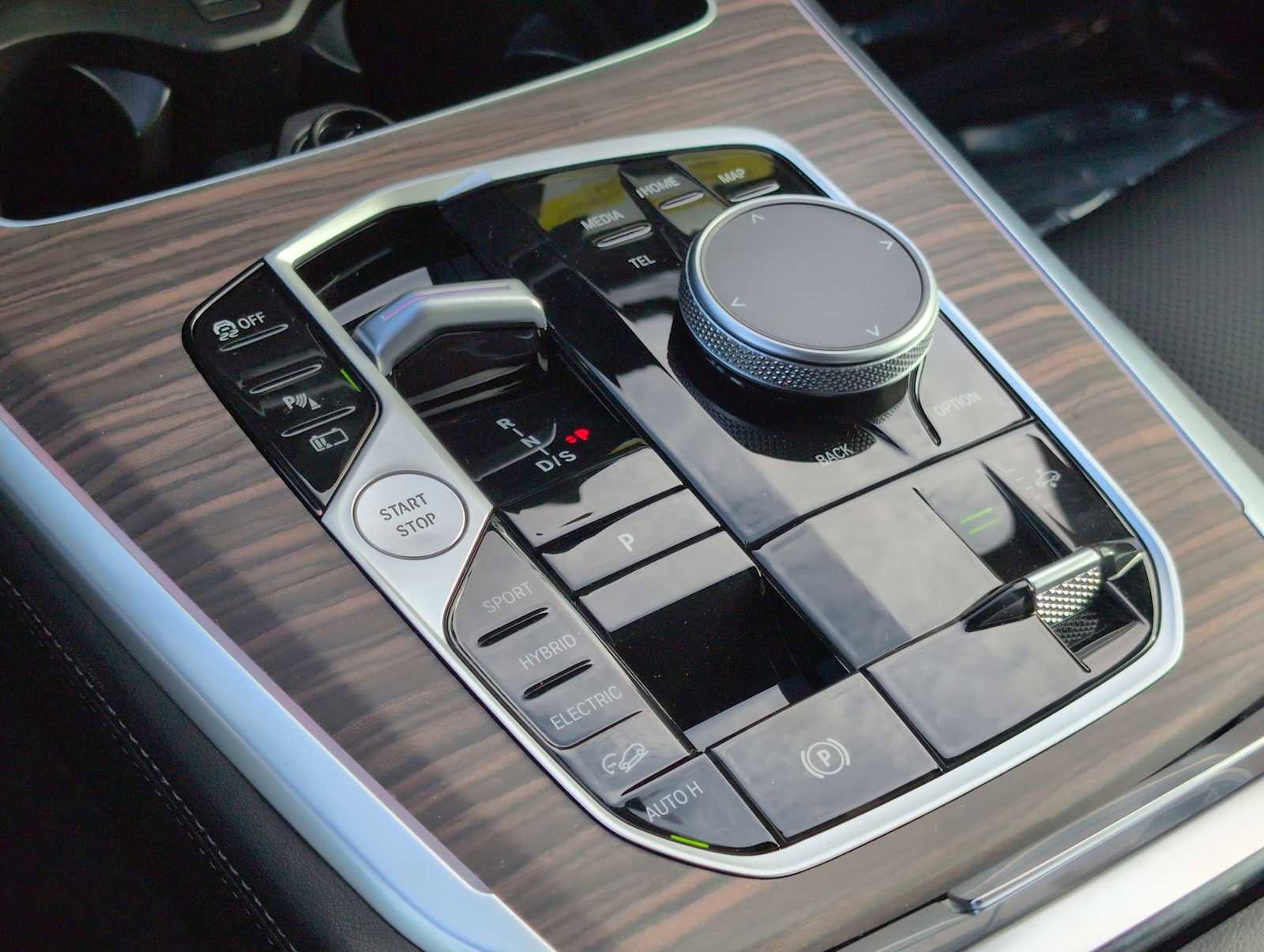 Used 2026 BMW X5 xDrive50e w/ M Sport Package image 32