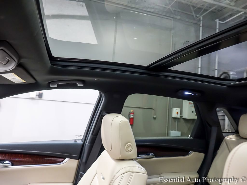 Used 2017 Cadillac XT5 Luxury w/ Driver Awareness Package AWD/4WD image 12
