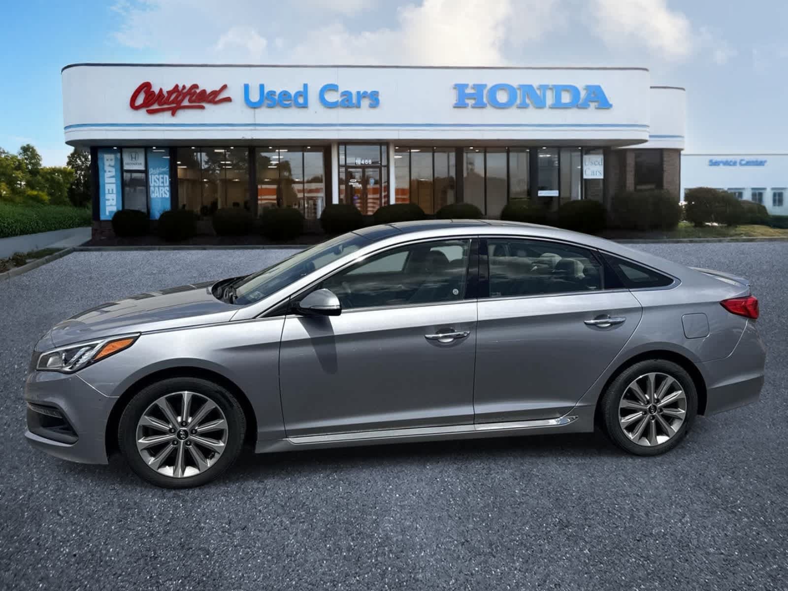 Used 2016 Hyundai Sonata Limited w/ Option Group 05 FWD image 2