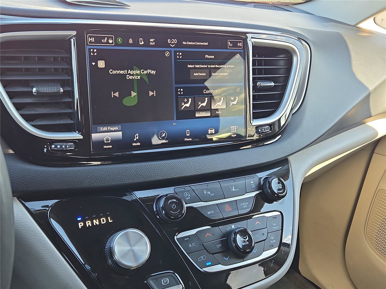 Used 2023 Chrysler Pacifica Touring-L FWD image 6
