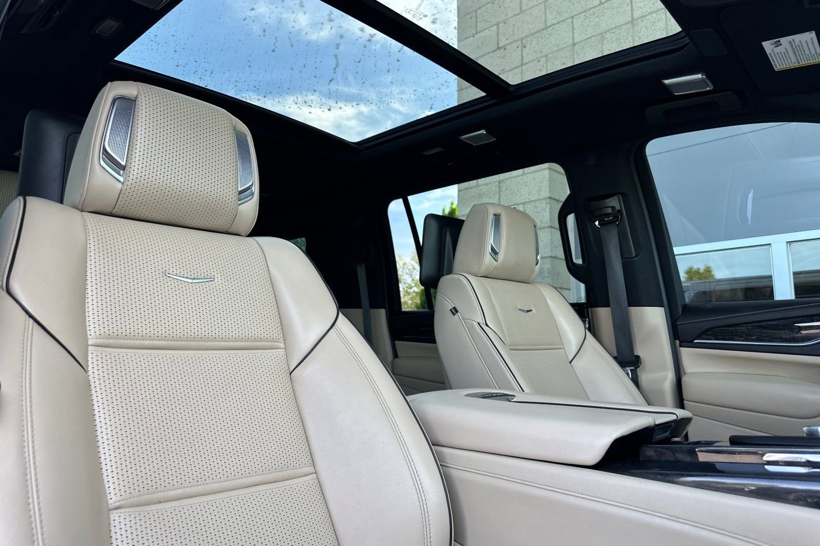Certified 2021 Cadillac Escalade ESV Premium Luxury w/ Driver Assist Tech Package AWD/4WD image 22