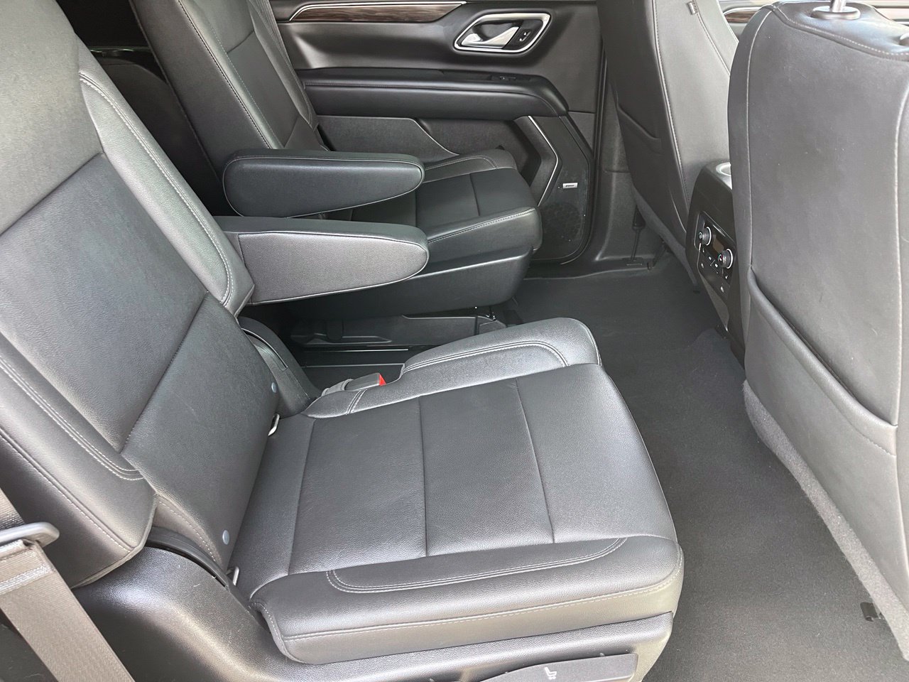 Used 2022 Chevrolet Tahoe Z71 w/ Luxury Package AWD/4WD image 12